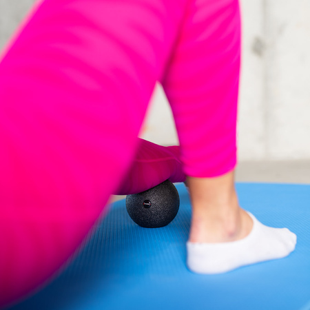 Piłka do masażu HMS BLM01 10 cm