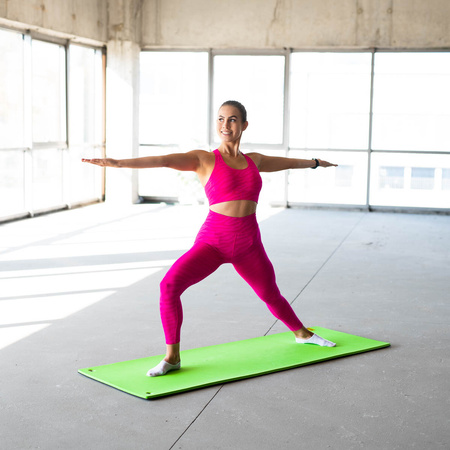 Mata fitness klubowa z otworami HMS PREMIUM MFK08 zielono - czarna EVA